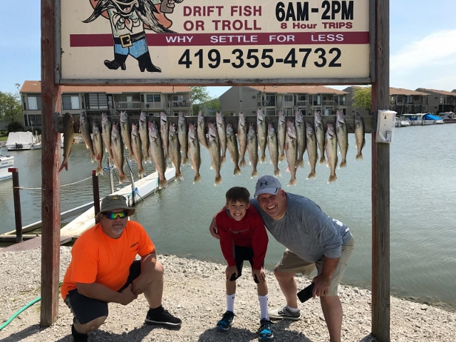 Lake Erie walleye fishing charter boats fishing west of Sandusky, Oh near Port Clinton.
